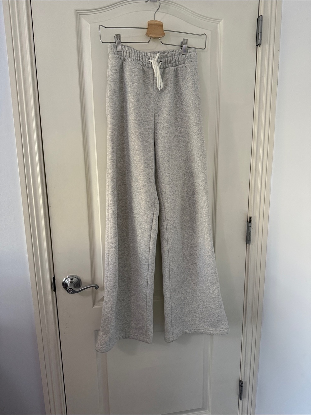 Abercrombie and Fitch Wide-Leg Drawstring Sweatpants - Light Gray
